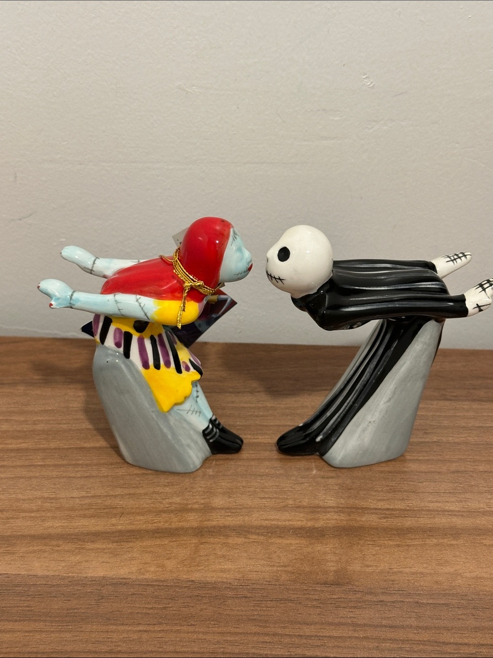 Disney Jack And Sally Kiss Salt
& Pepper Shakers
